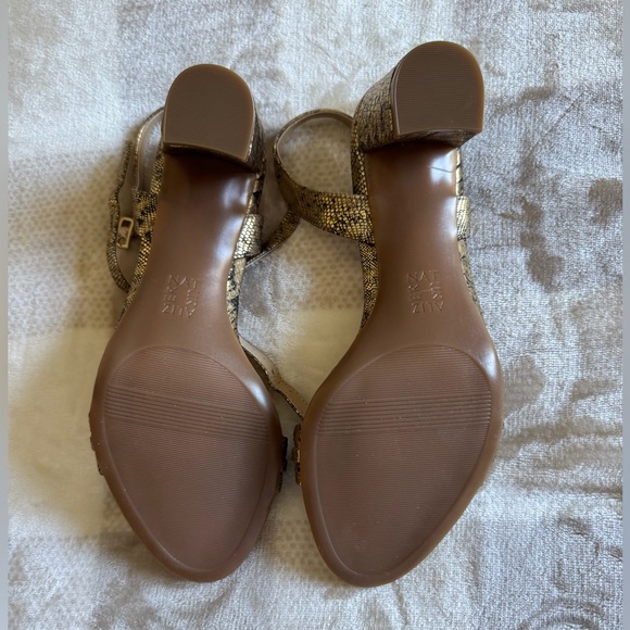 NWT Naturalizer Heels - Picture 3 of 4